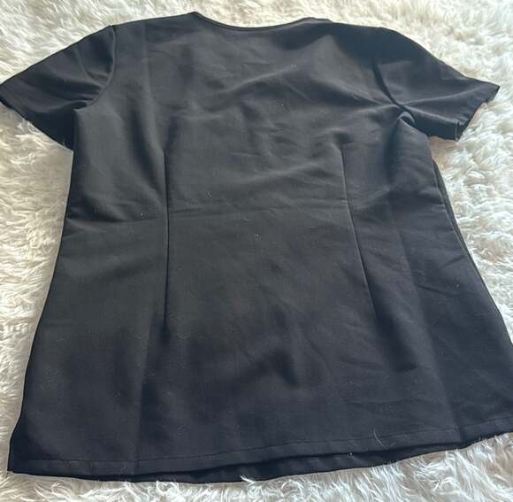 FIGS Catarina One-Pocket Scrub Top in Black - Picture 4 of 4